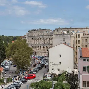https://sylvia-center-apartment.pula-hotels.org