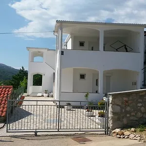 ruza-apartmani.primorje-gorskikotar.com/
